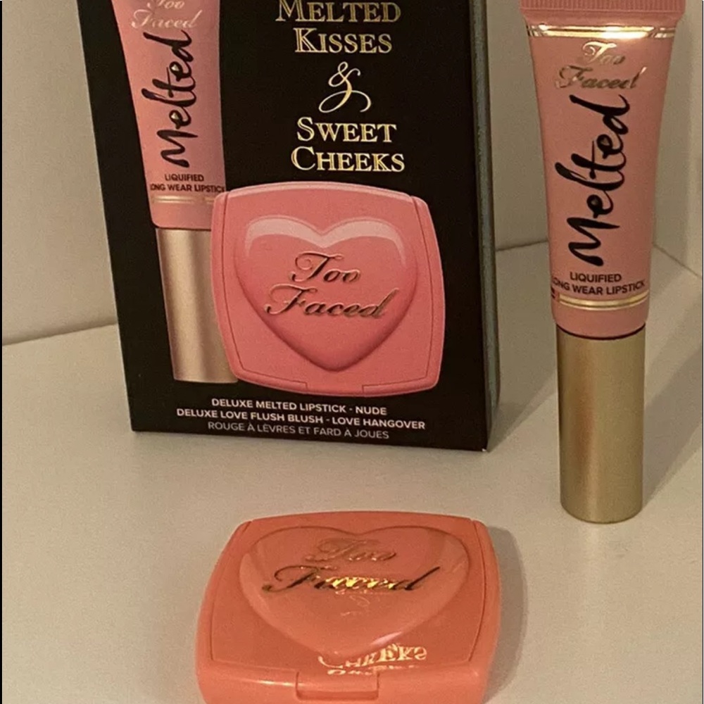 NewToo Faced Melted Kisses and Sweet Cheeks Mini Set nude. Price firm